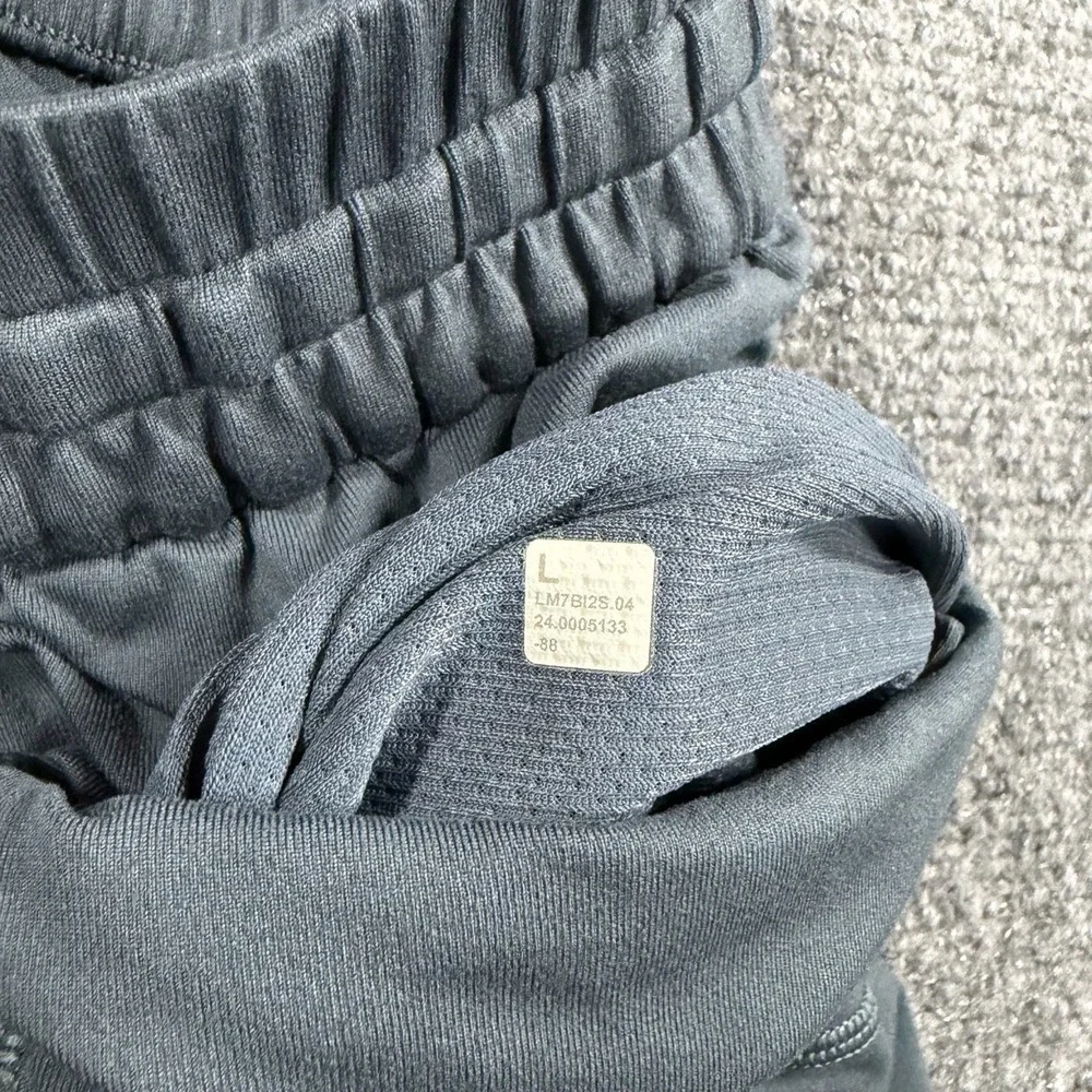 Lululemon Shorts Mens Large Gray Drawstring Active Pockets 5.5